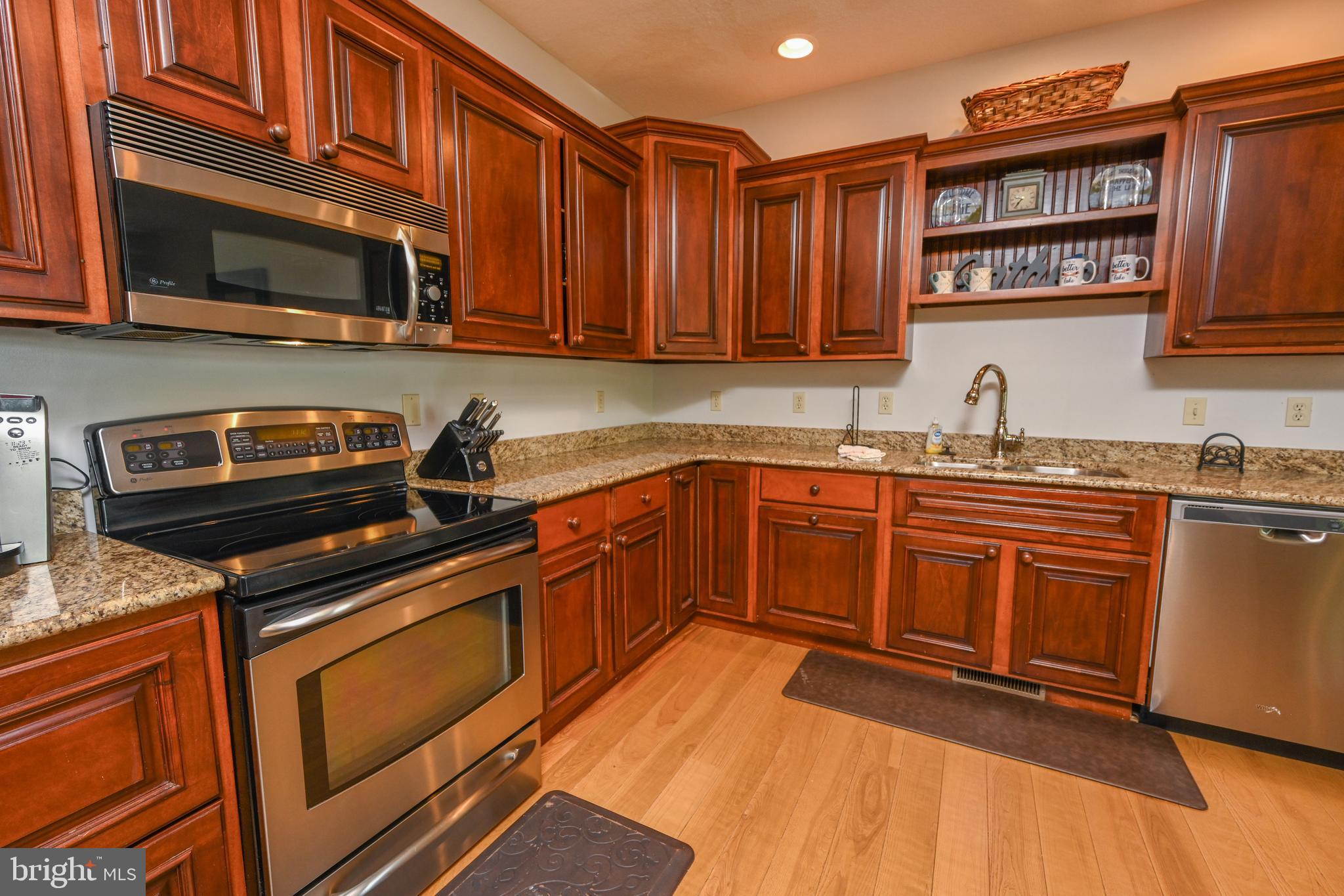 CREEKSIDE - Residential