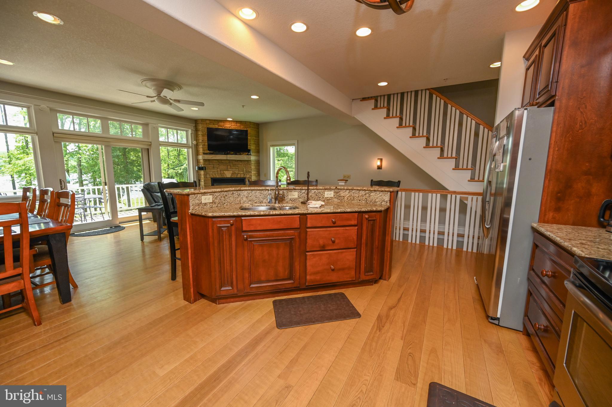 CREEKSIDE - Residential