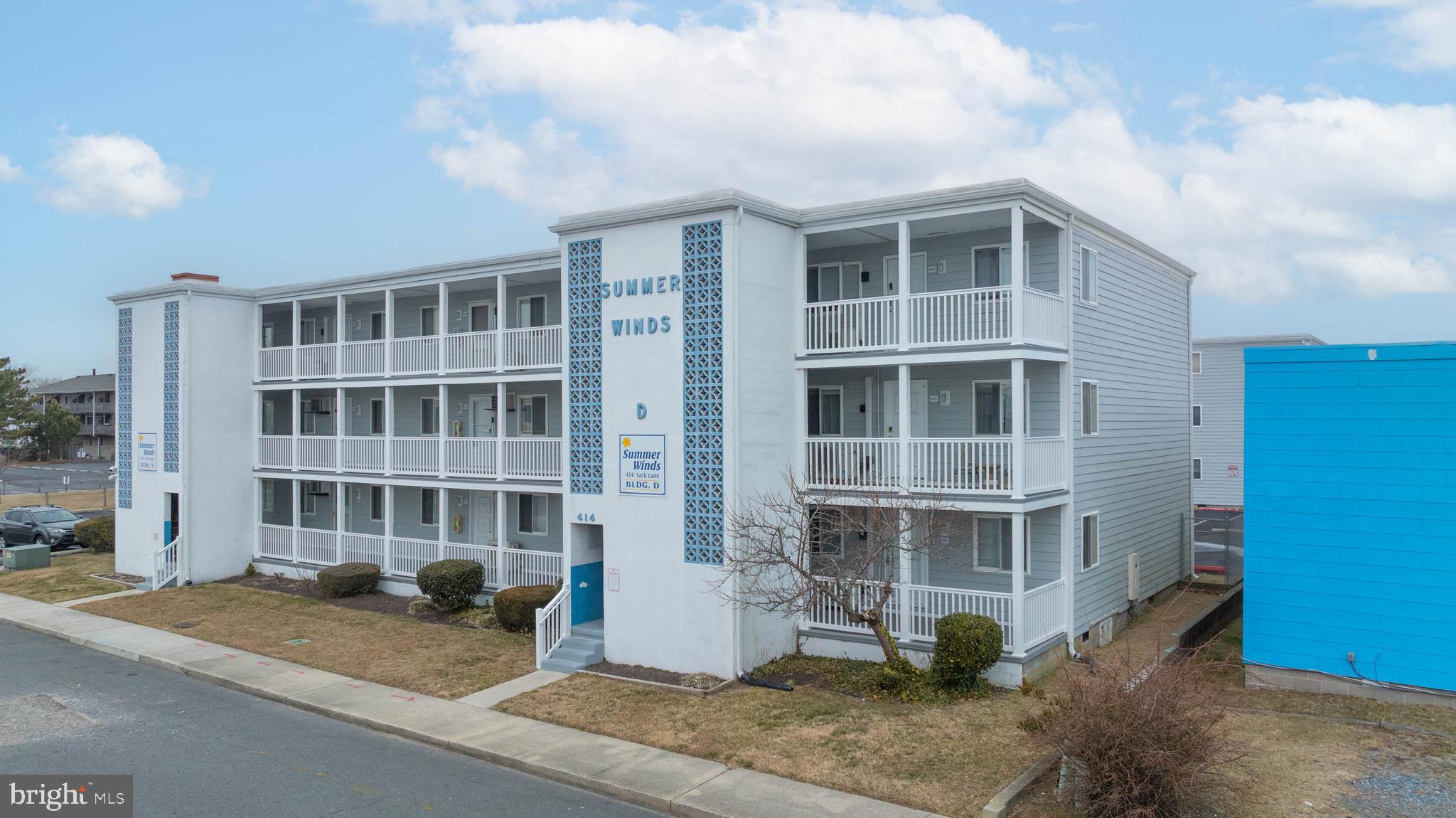 414 LARK LANE D301