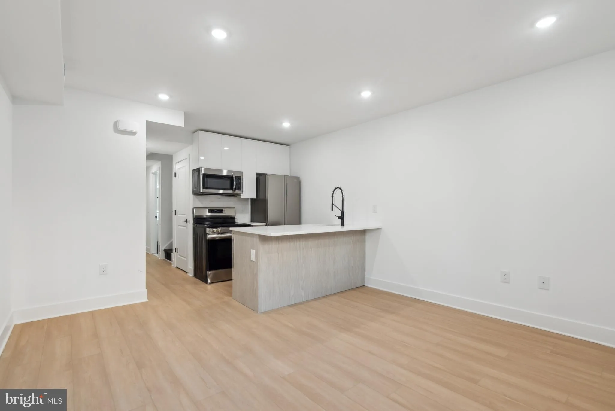 Philadelphia, Pennsylvania 19104, United States, 6 Bedrooms Bedrooms, ,Residential,Active,2441