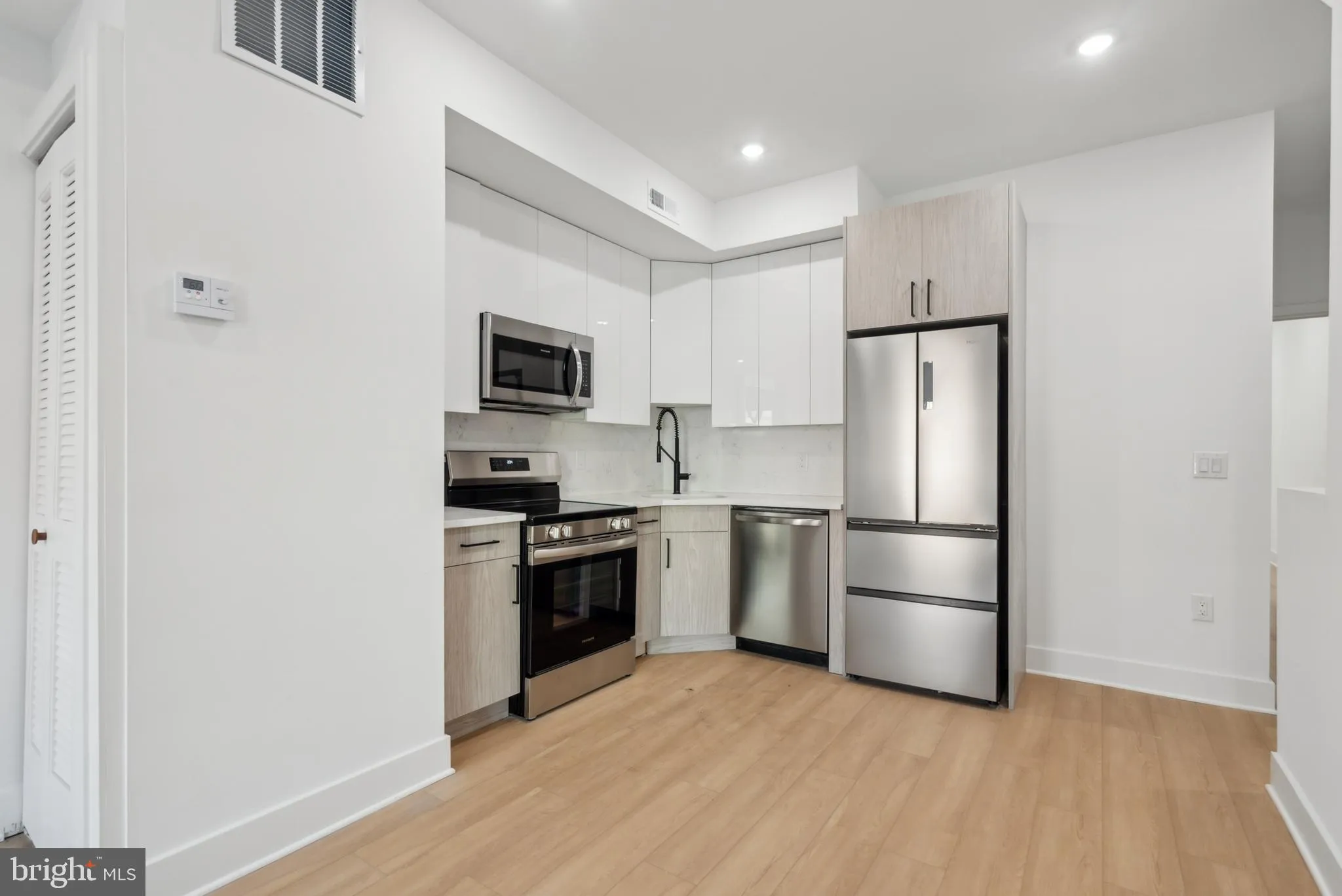 Philadelphia, Pennsylvania 19104, United States, 6 Bedrooms Bedrooms, ,Residential,Active,2441