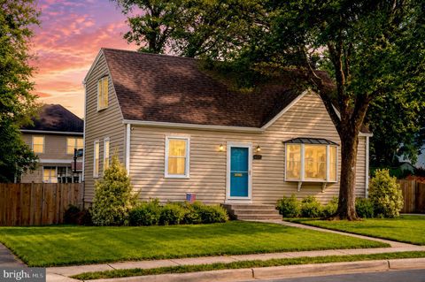 Photo of 4025 Maple Street, FAIRFAX, VA 22030 (MLS # VAFC2008214)