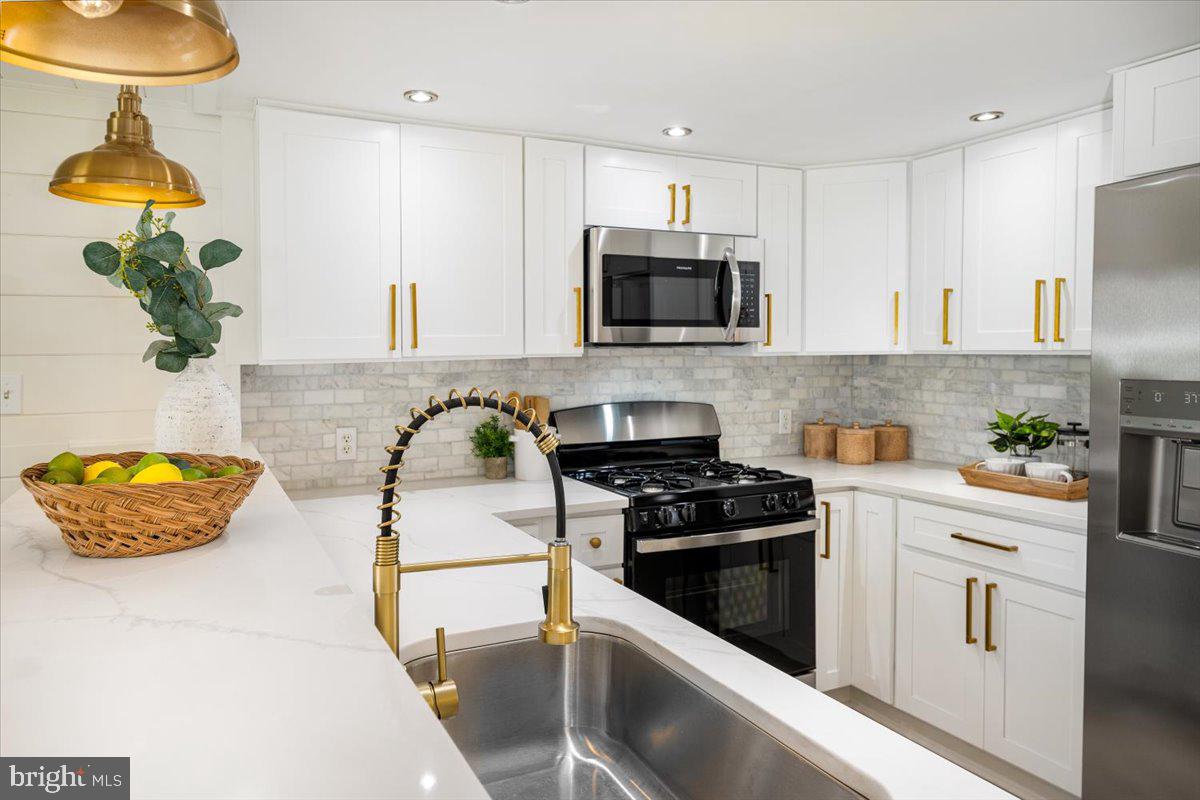 SUMMIT FARMS - Residential