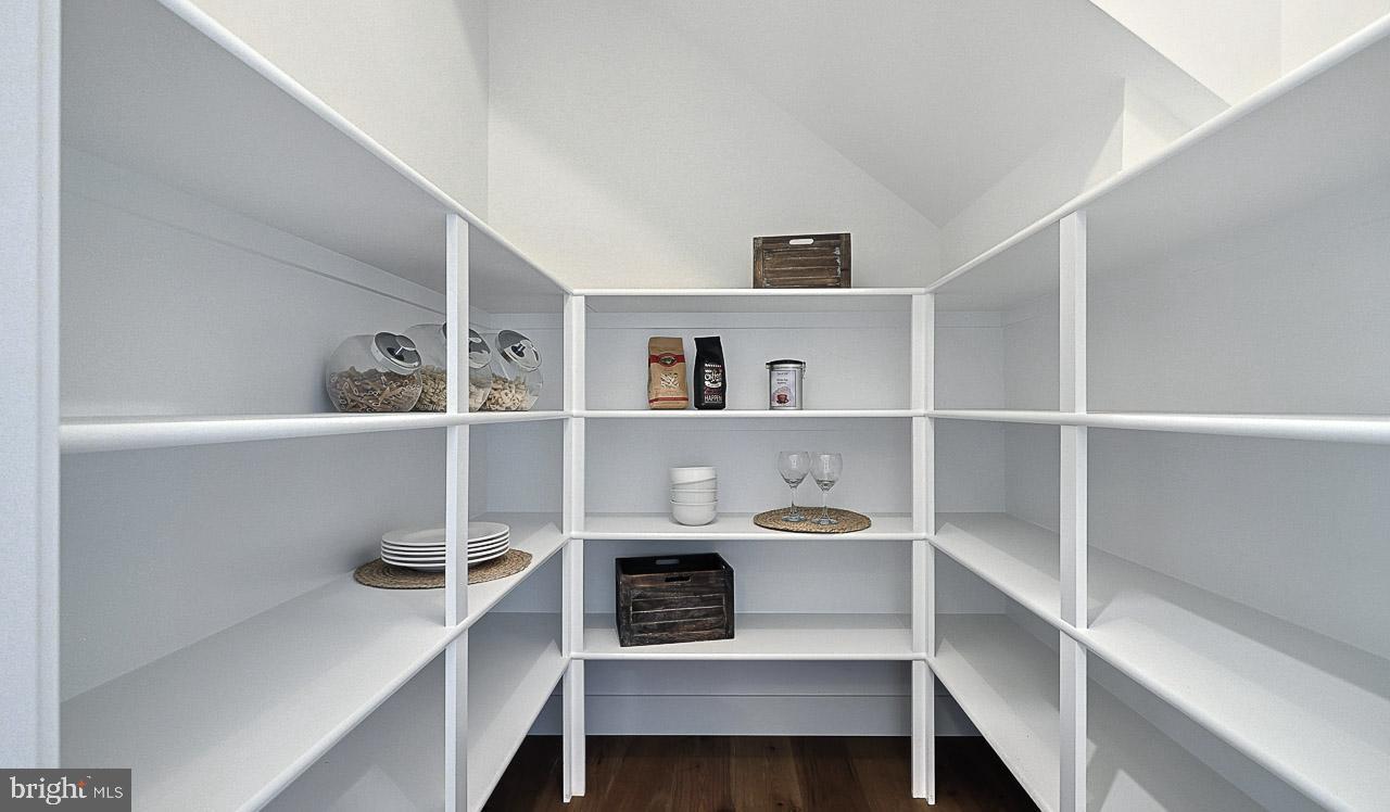 WILLOW CREEK FARMS - Residential