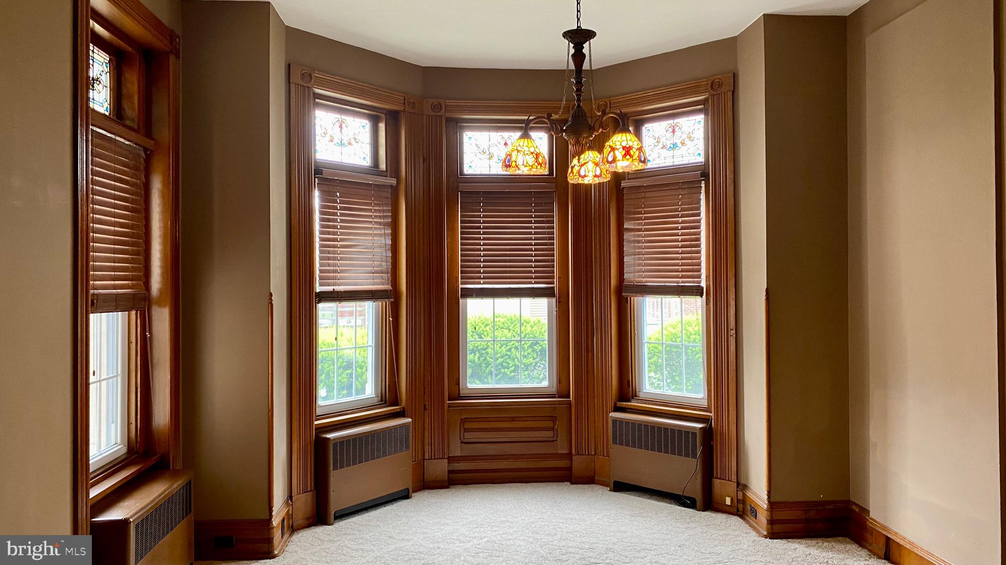 DOWNTOWN - Commercial Lease