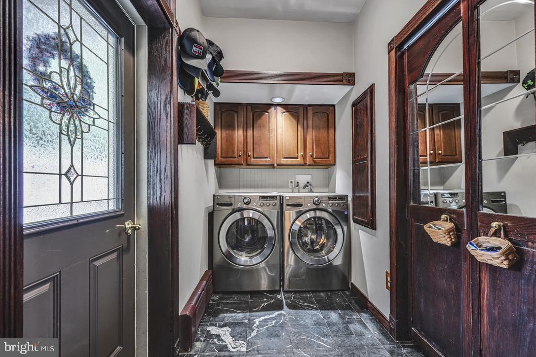 DOWNTOWN - Commercial Lease