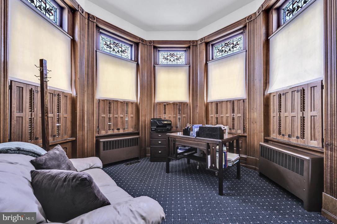 DOWNTOWN - Commercial Lease