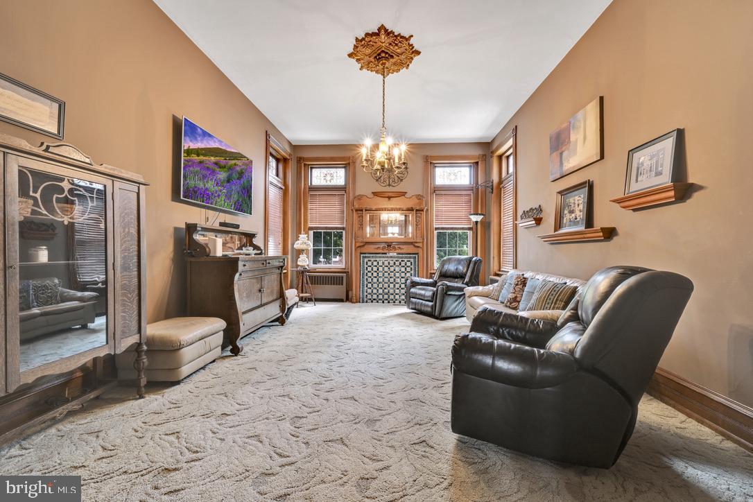 DOWNTOWN - Commercial Lease