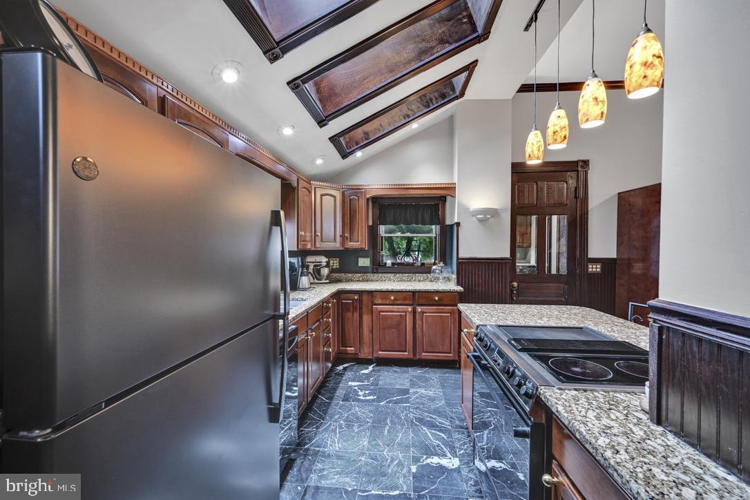 DOWNTOWN - Commercial Lease