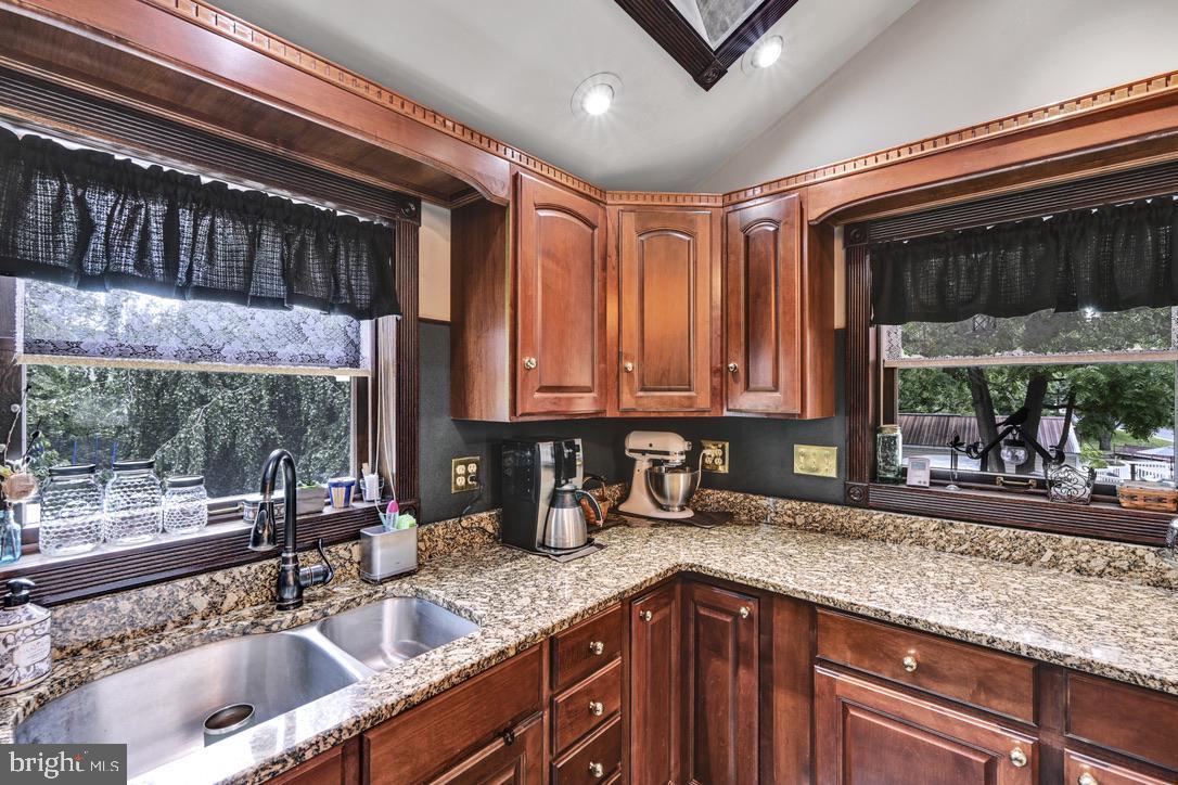 DOWNTOWN - Commercial Lease