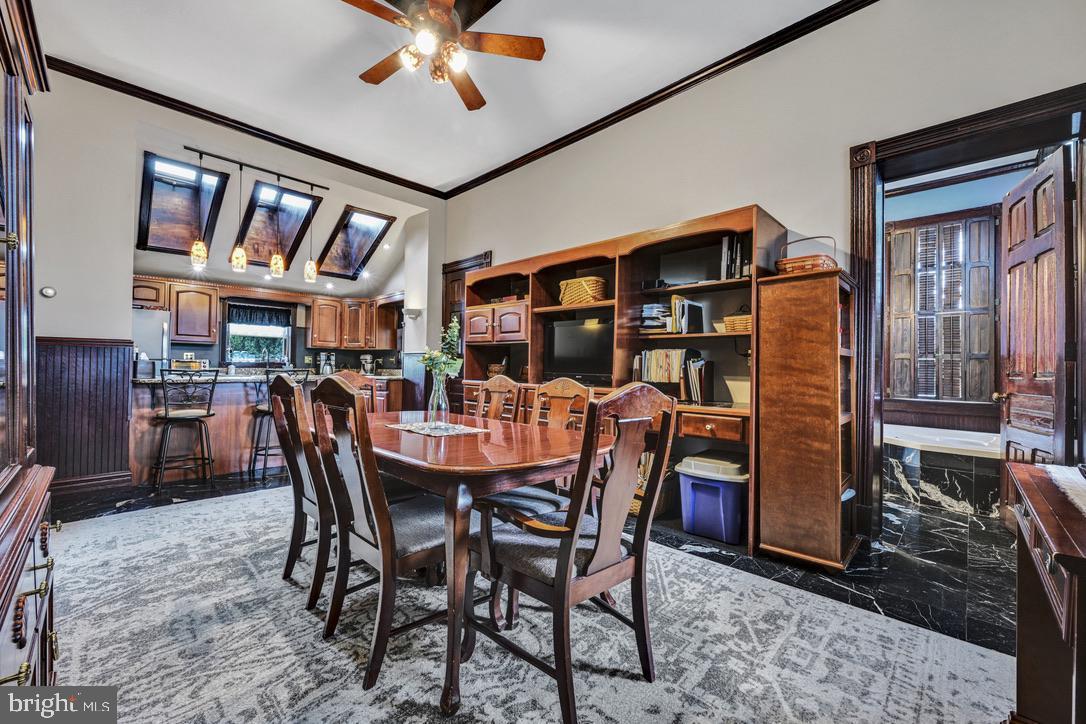 DOWNTOWN - Commercial Lease