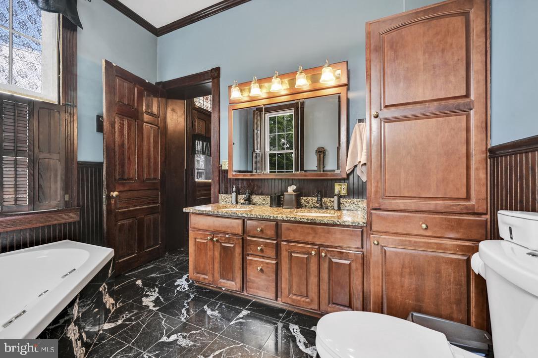 DOWNTOWN - Commercial Lease