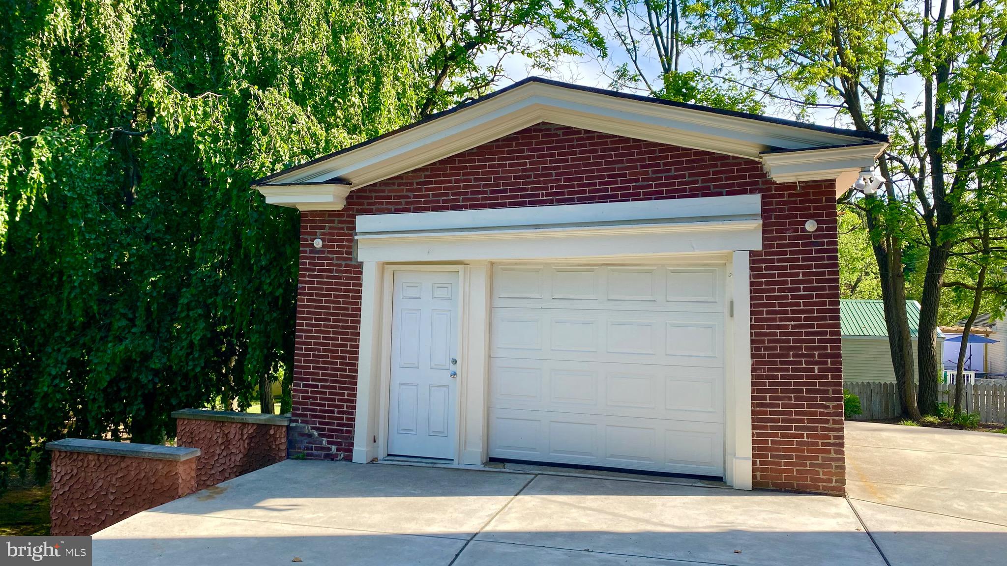 DOWNTOWN - Commercial Lease