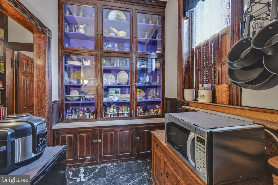 DOWNTOWN - Commercial Lease