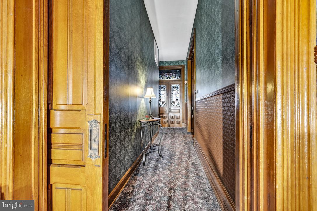 DOWNTOWN - Commercial Lease