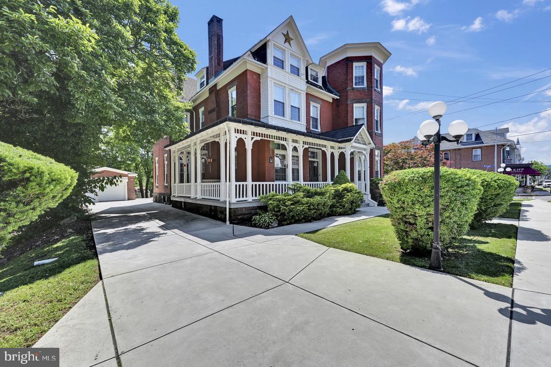 DOWNTOWN - Commercial Lease