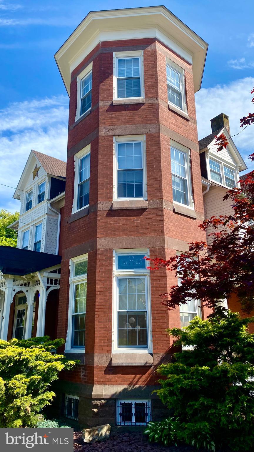 DOWNTOWN - Commercial Lease