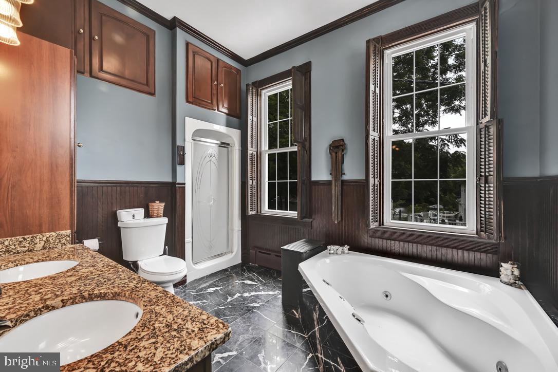 DOWNTOWN - Commercial Lease