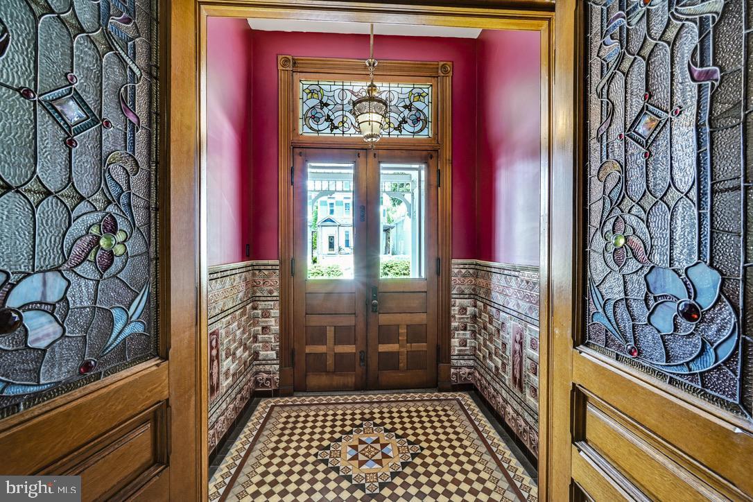 DOWNTOWN - Commercial Lease