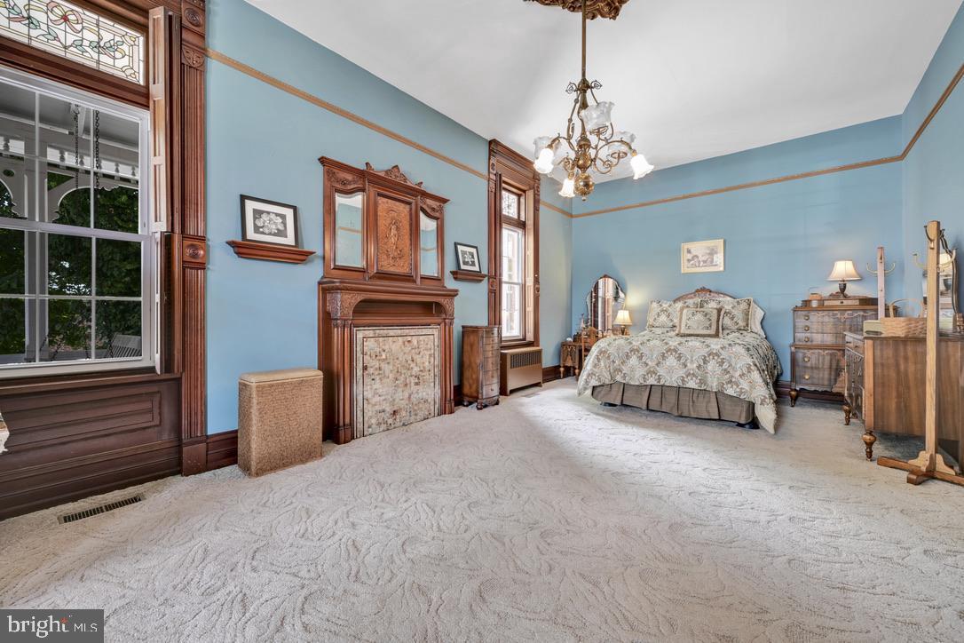 DOWNTOWN - Commercial Lease