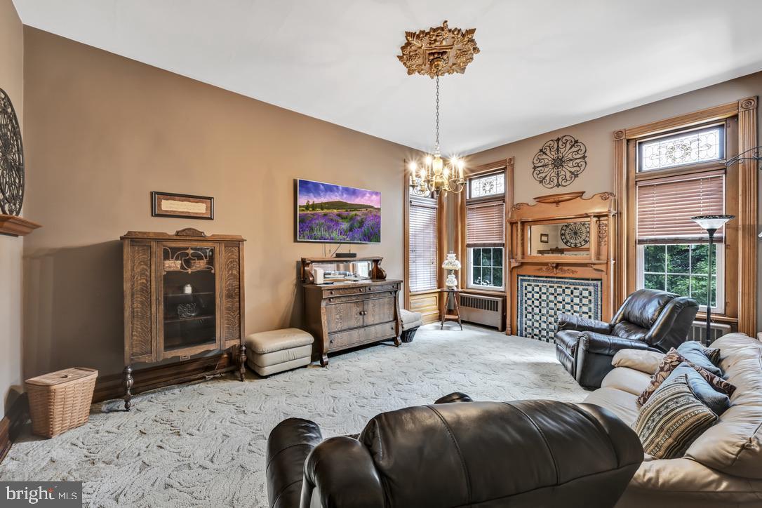 DOWNTOWN - Commercial Lease