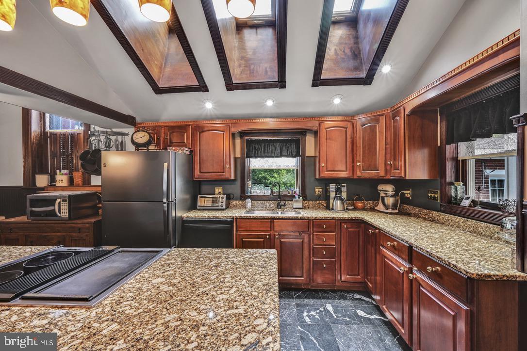 DOWNTOWN - Commercial Lease