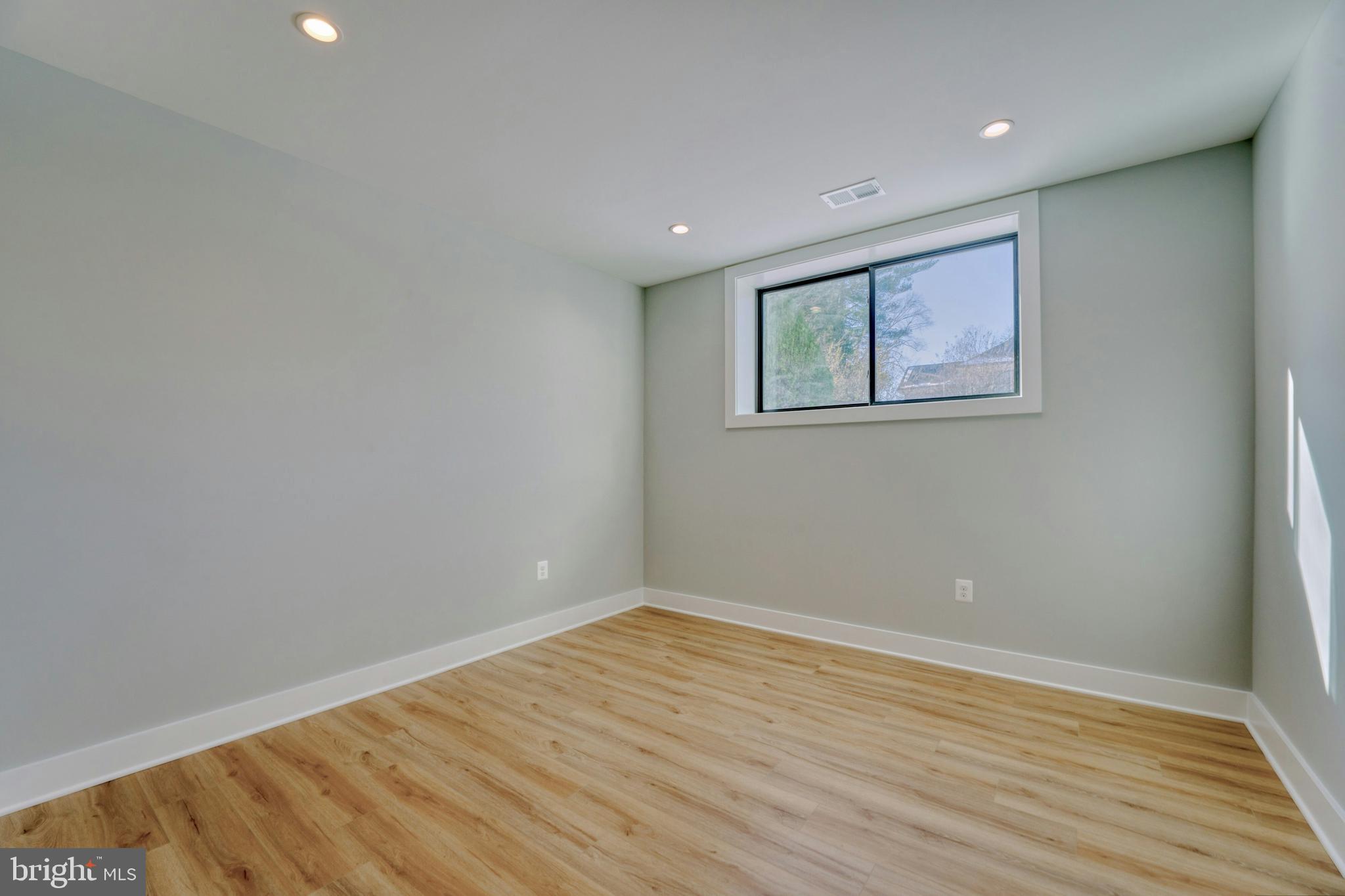 WEST LANGLEY - Residential