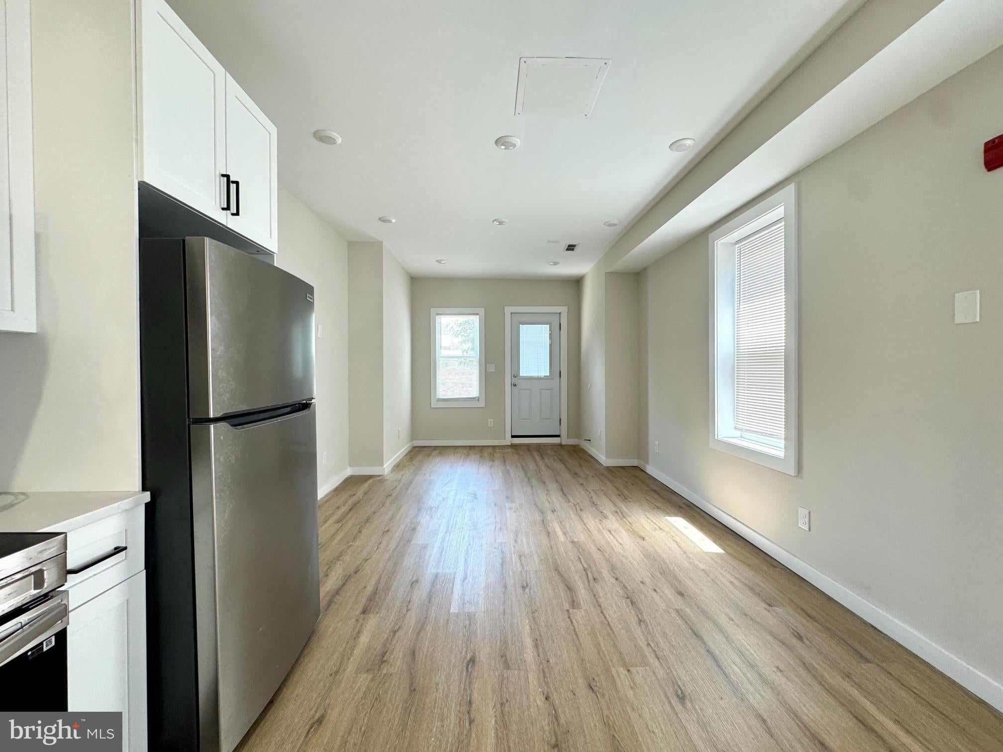 255 S 44TH 2