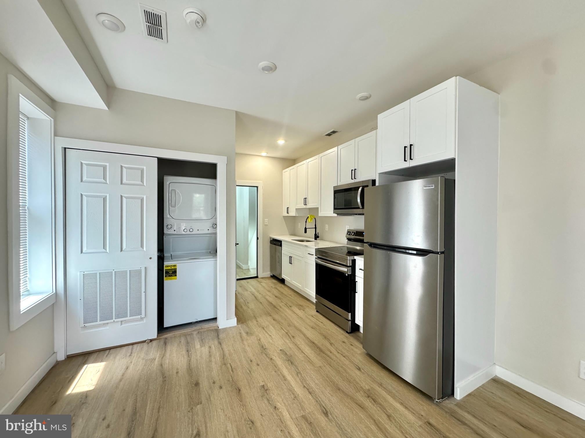 255 S 44TH 2