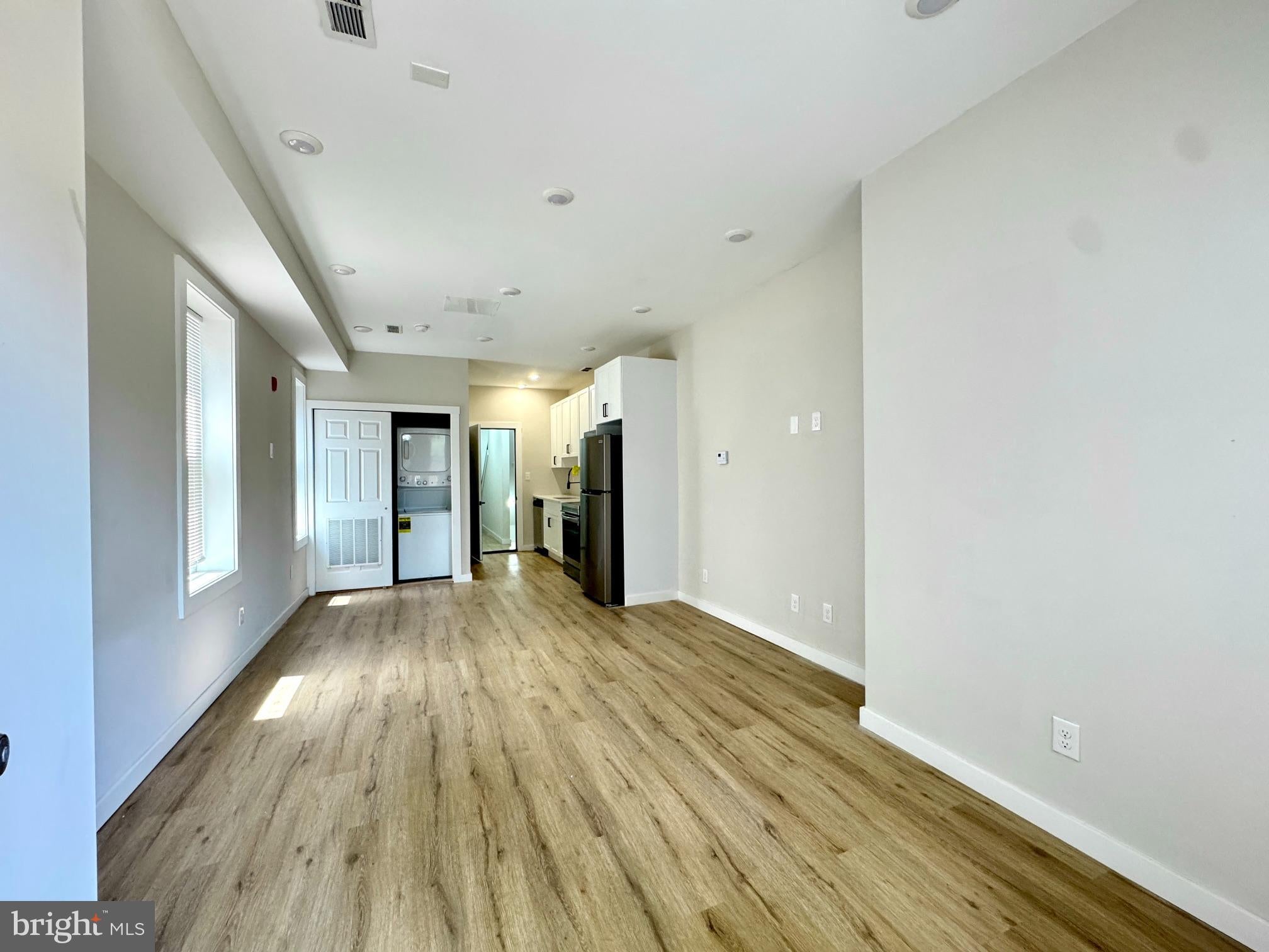 255 S 44TH 2
