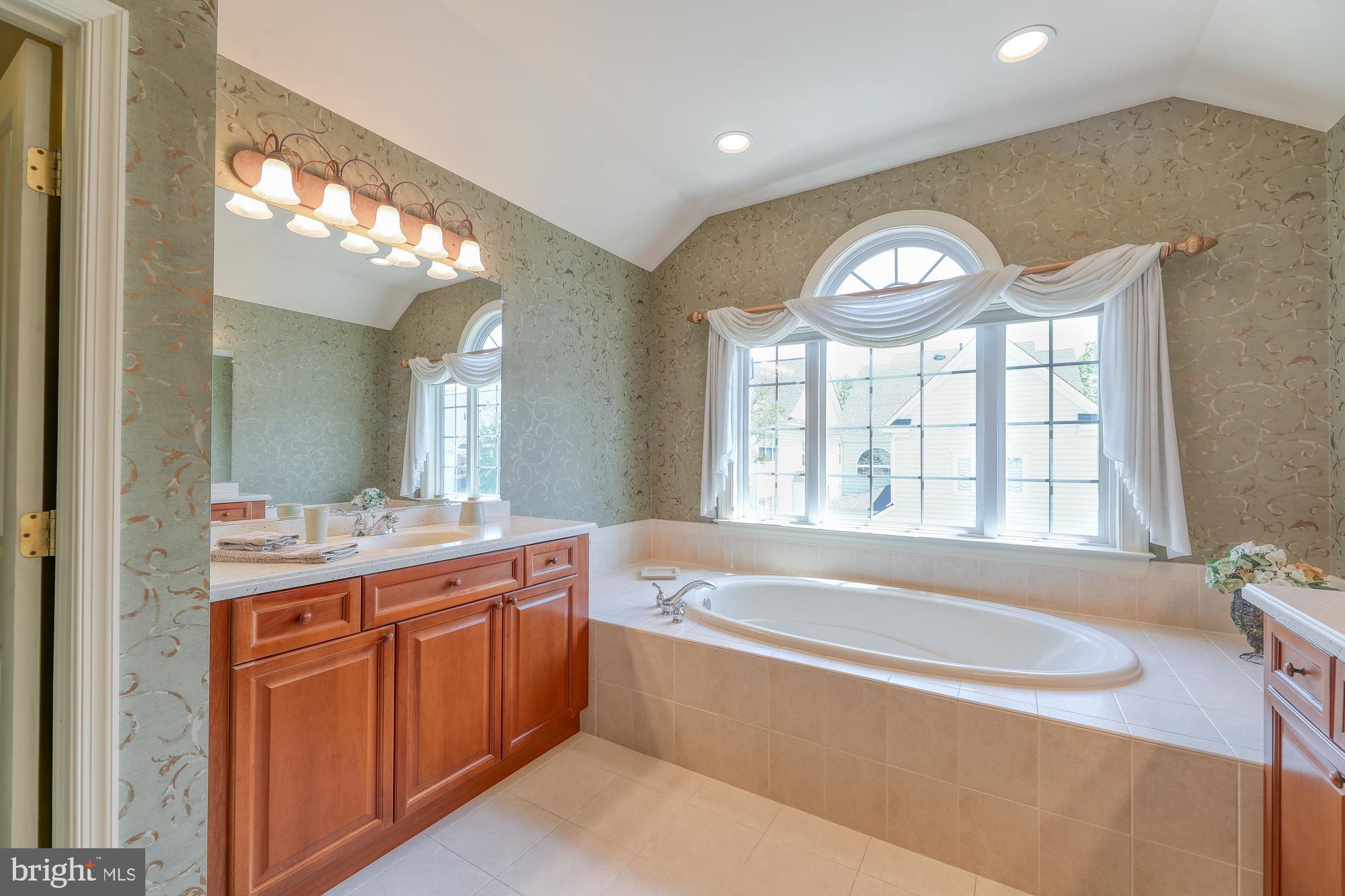 MAPLE TRACE - Residential