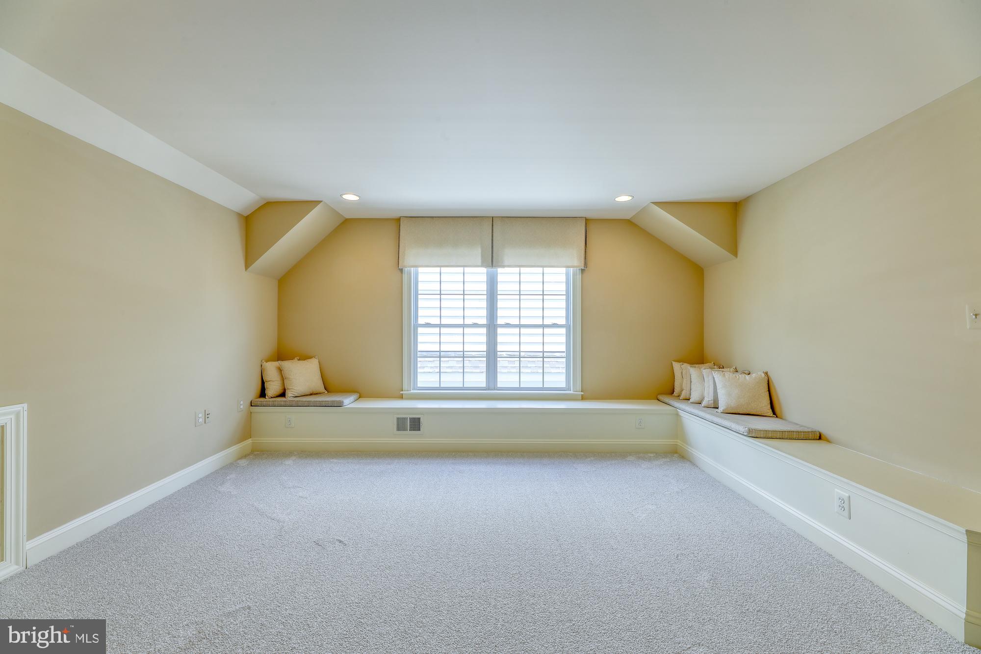 MAPLE TRACE - Residential