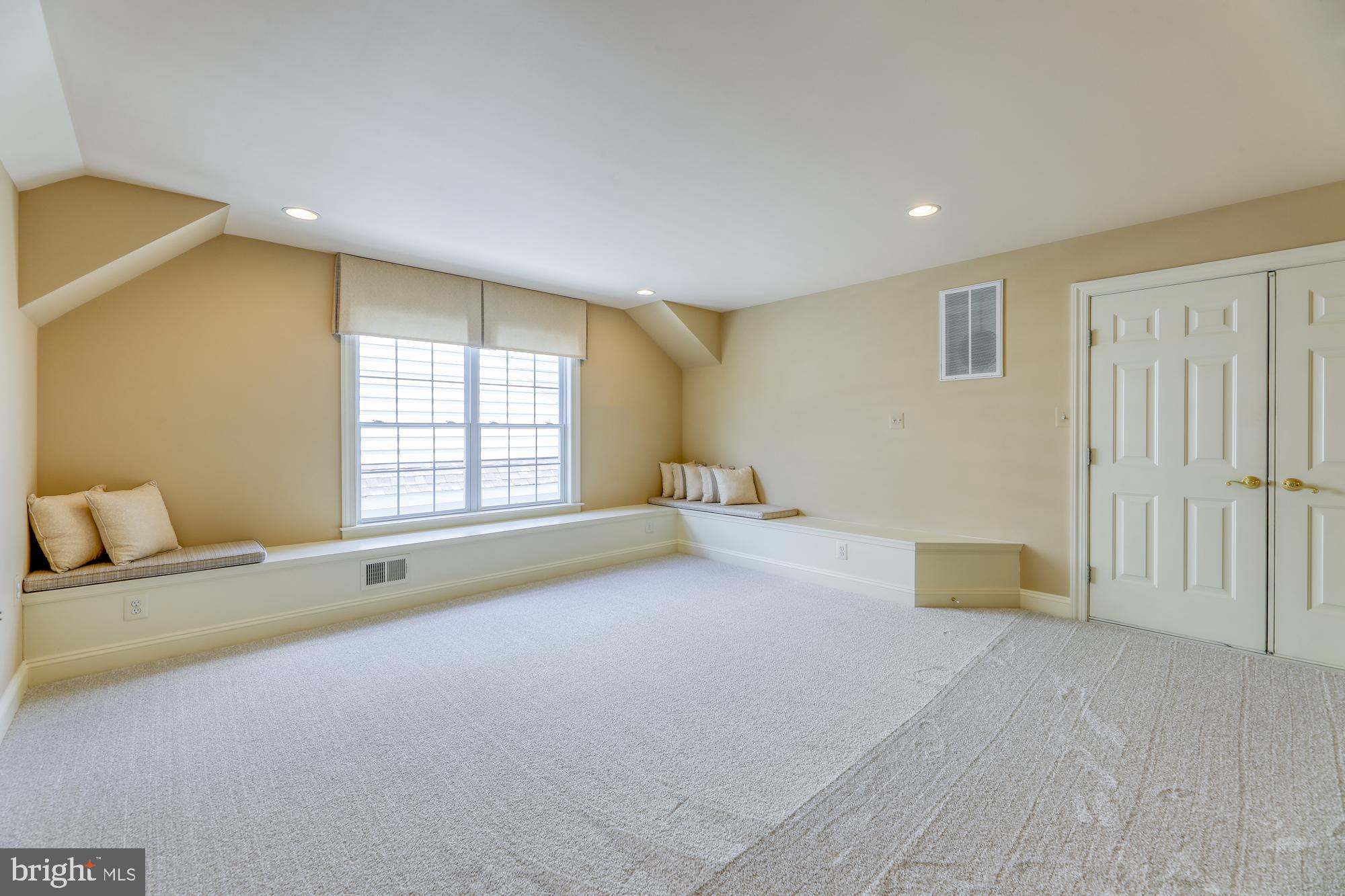 MAPLE TRACE - Residential