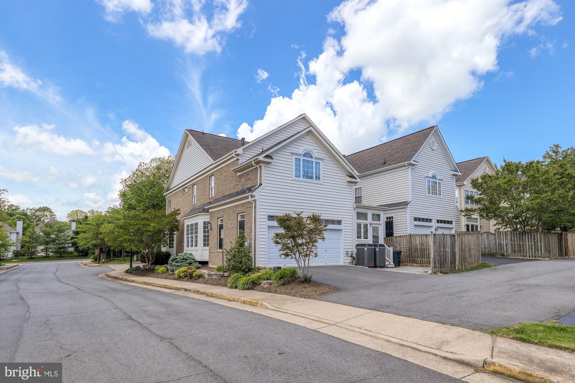 MAPLE TRACE - Residential