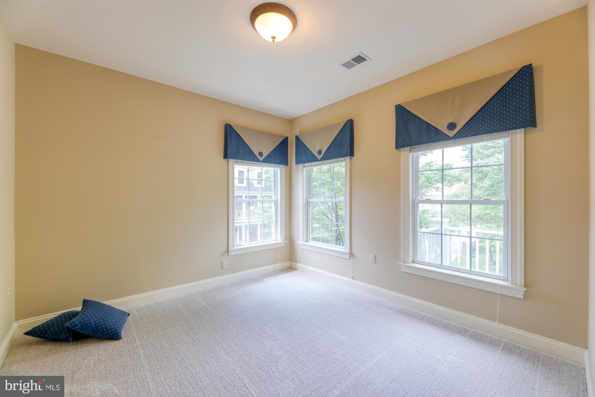 MAPLE TRACE - Residential