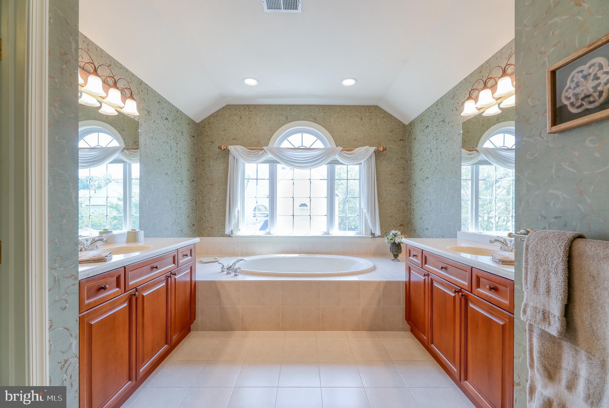 MAPLE TRACE - Residential