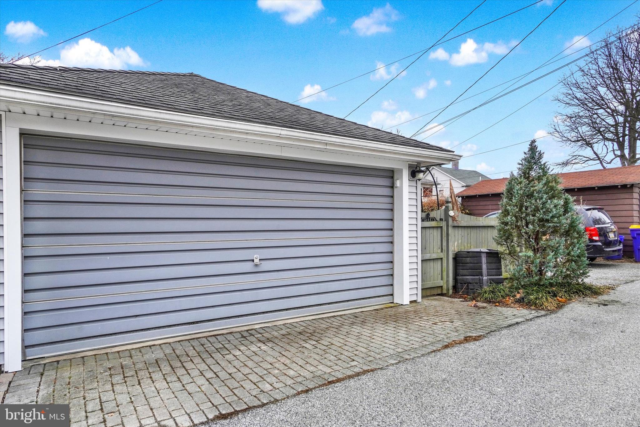 ELMWOOD - Residential