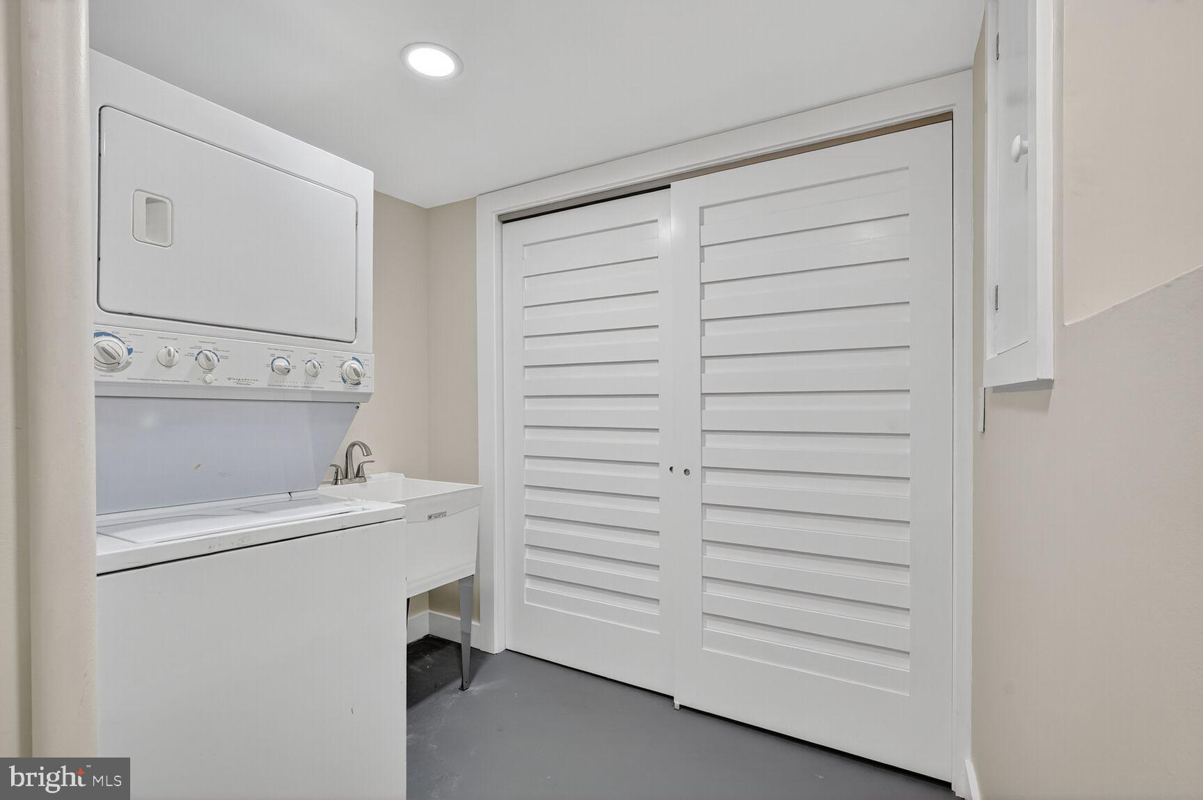 MAYWOOD - Residential Lease