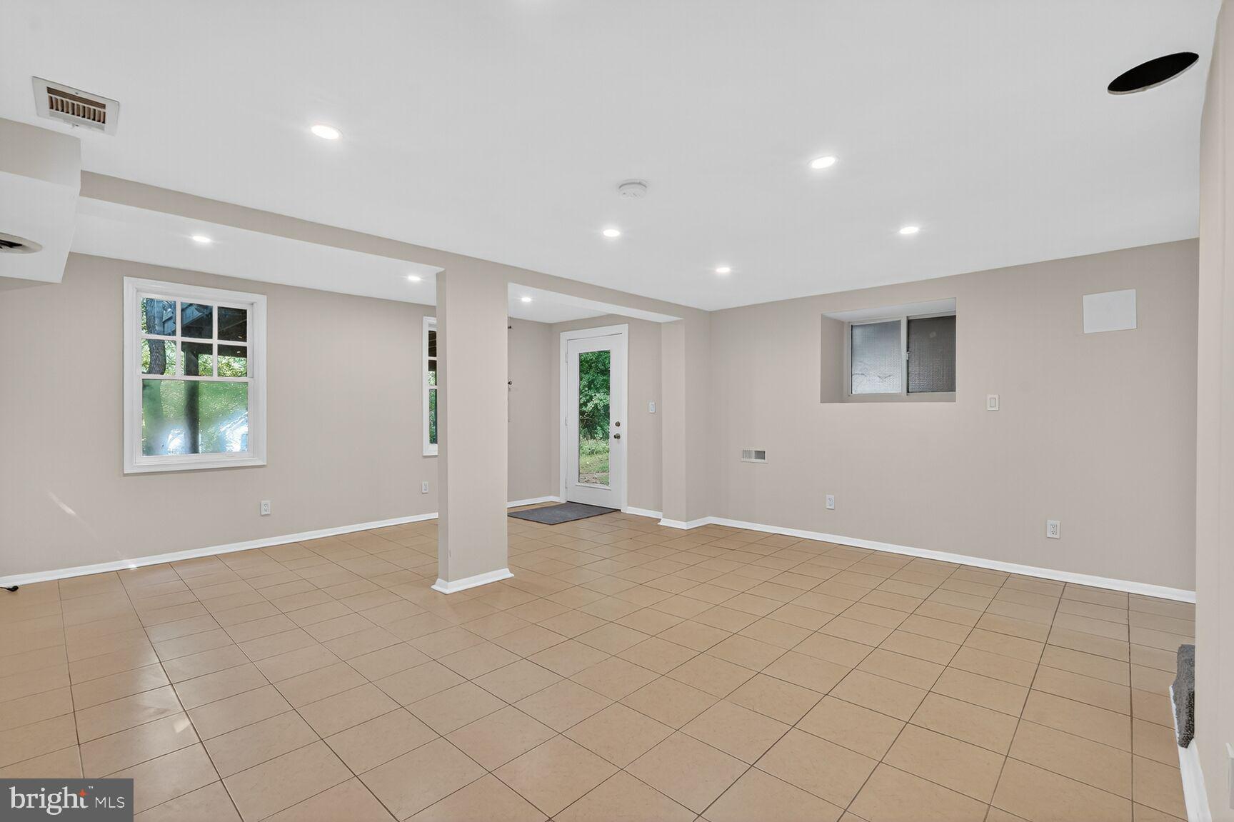 MAYWOOD - Residential Lease