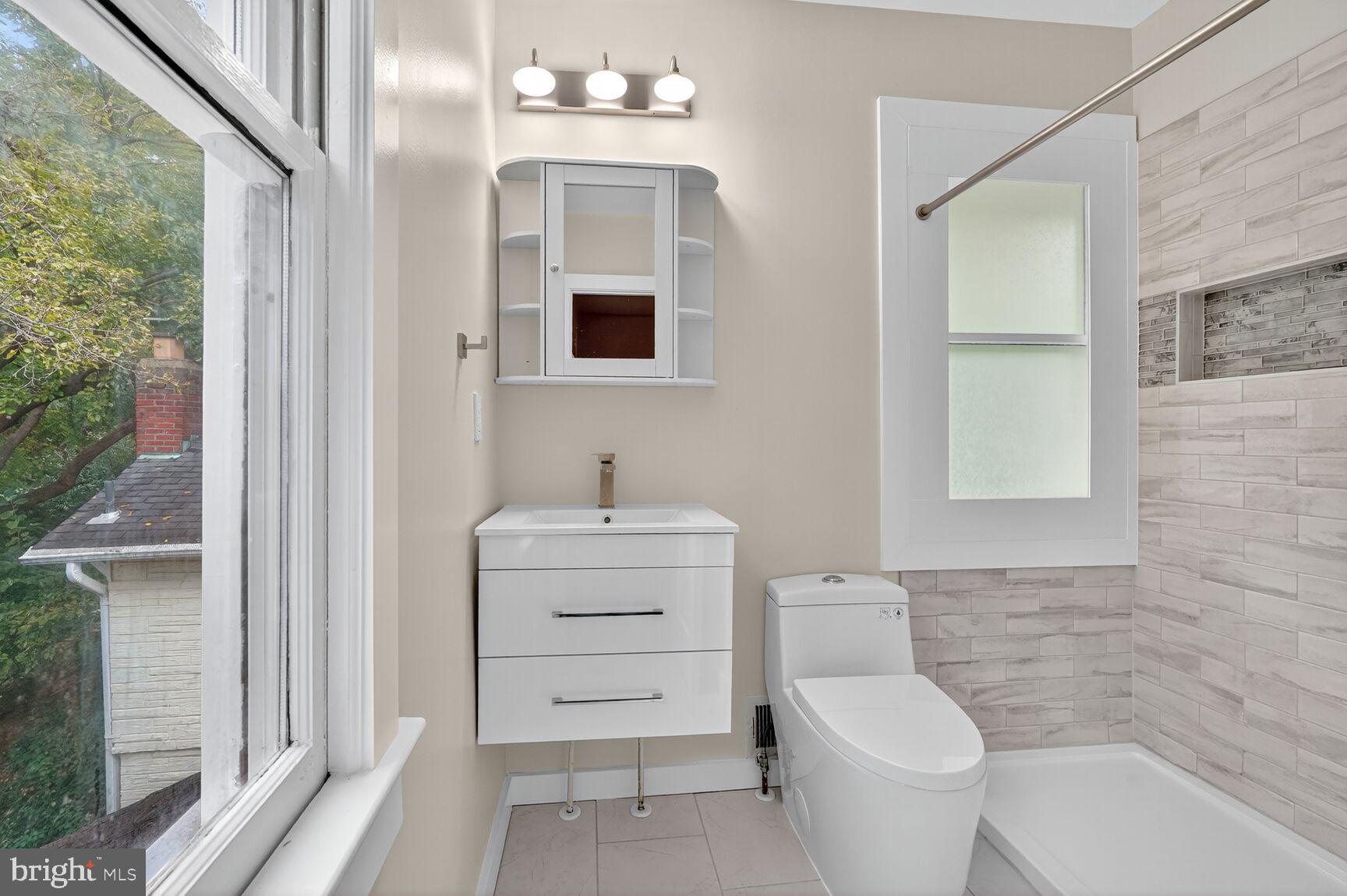 MAYWOOD - Residential Lease