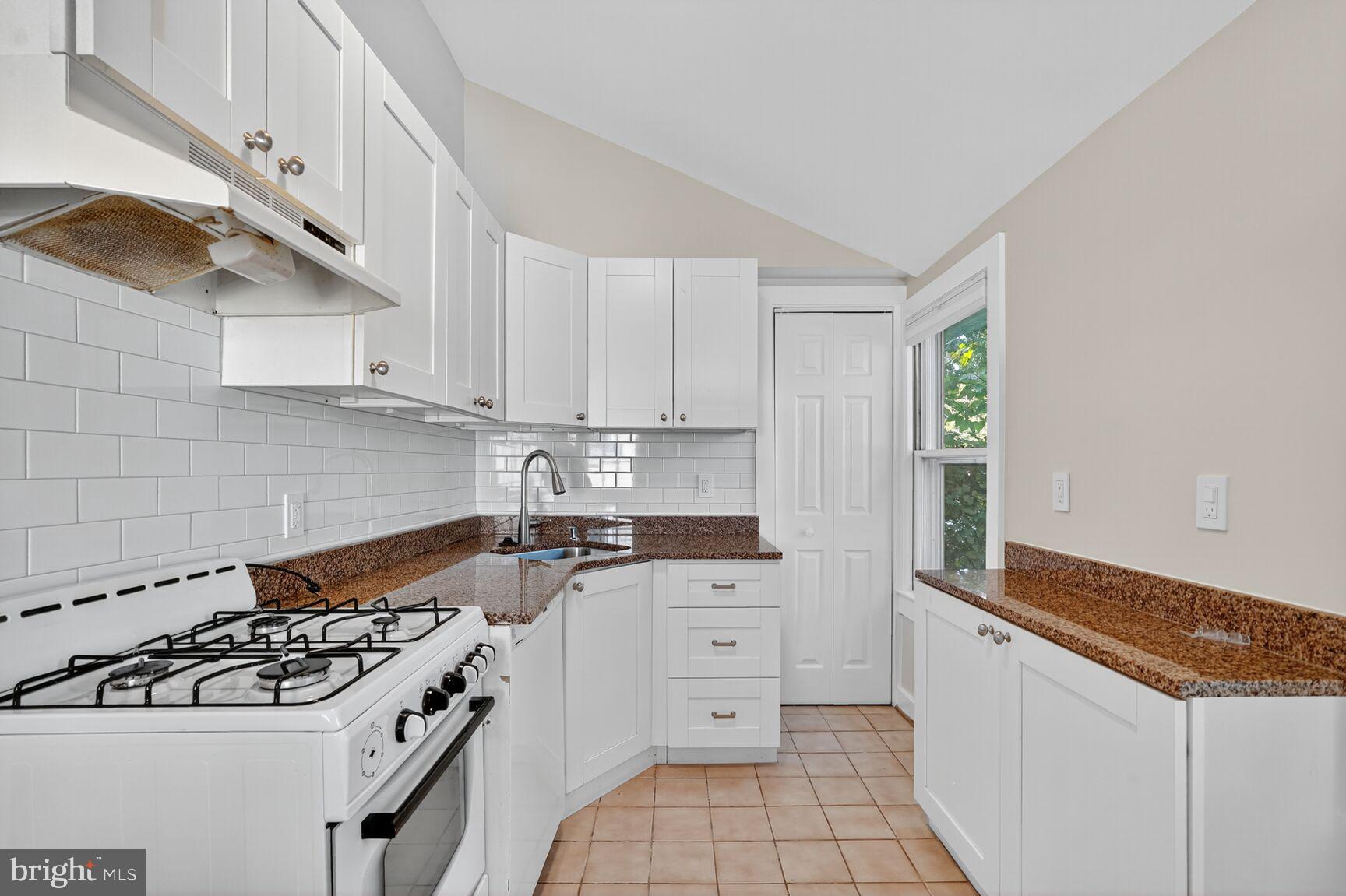 MAYWOOD - Residential Lease