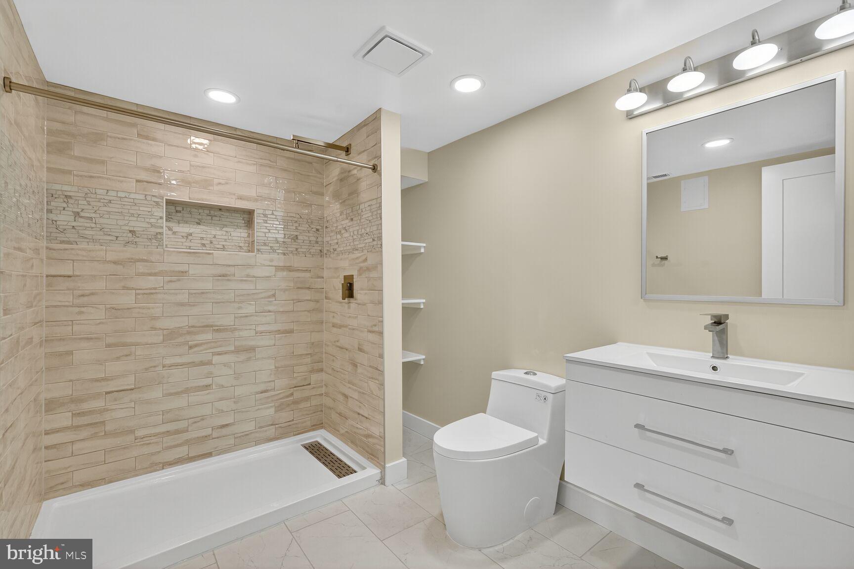 MAYWOOD - Residential Lease