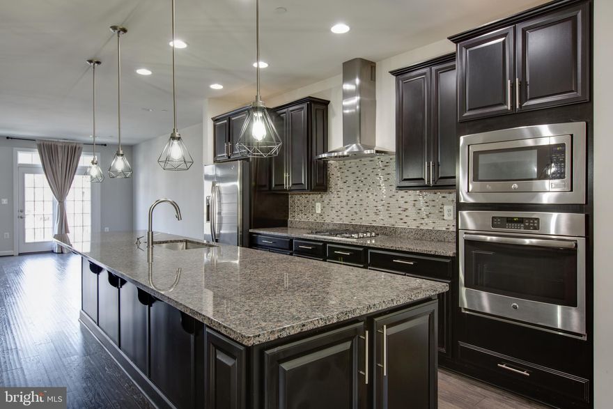 Beautiful 2beds 3.5 bath parkside townhome with 2 car garage! Full of natural lights with open floor plan with gourmat kitchen inclduing stainless steel appliances, gas cooking, huge kitchen island, recess lights. Just installed new backflash for higglight. New Luxury Vinyl floor installed on basement and upper level( Not shown in pictures)