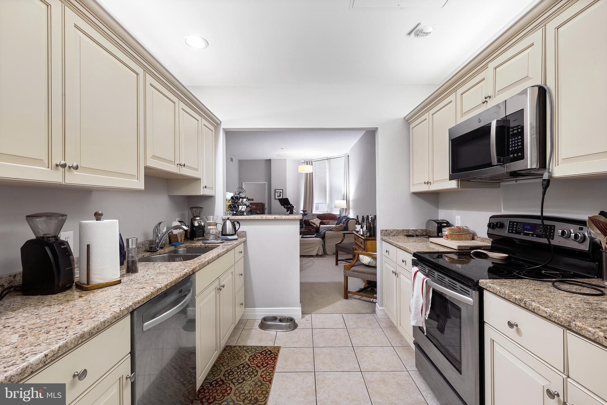 LOGAN SQUARE - Residential Lease