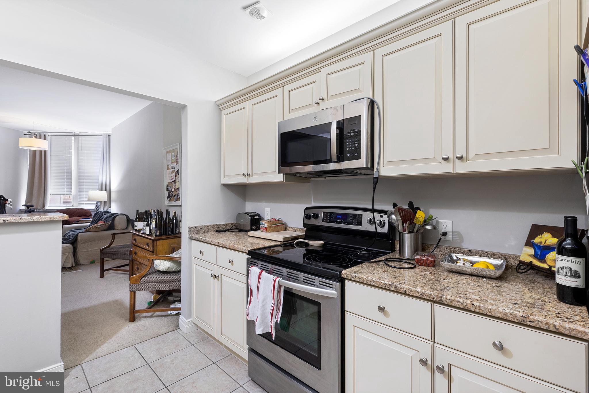 LOGAN SQUARE - Residential Lease