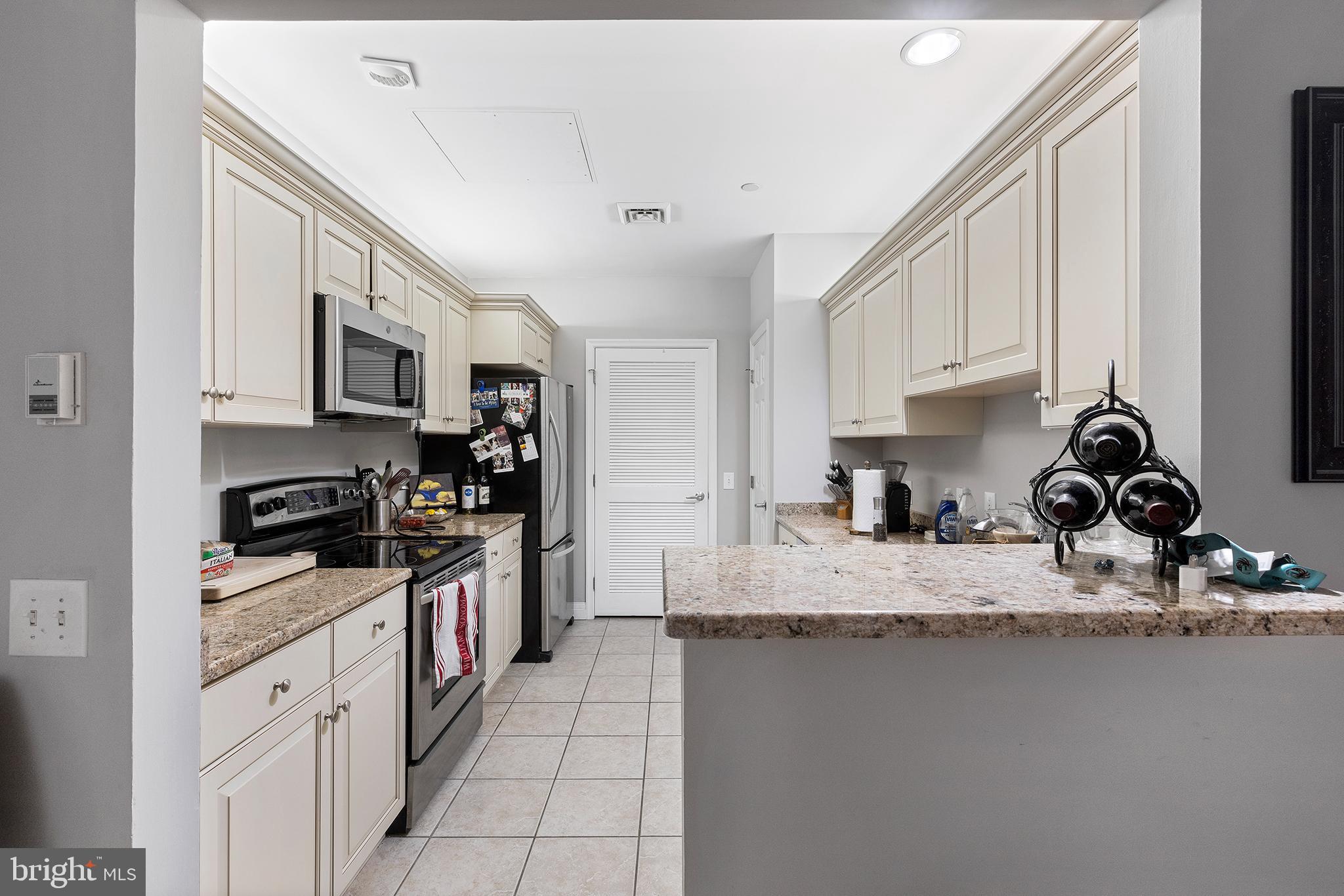 LOGAN SQUARE - Residential Lease