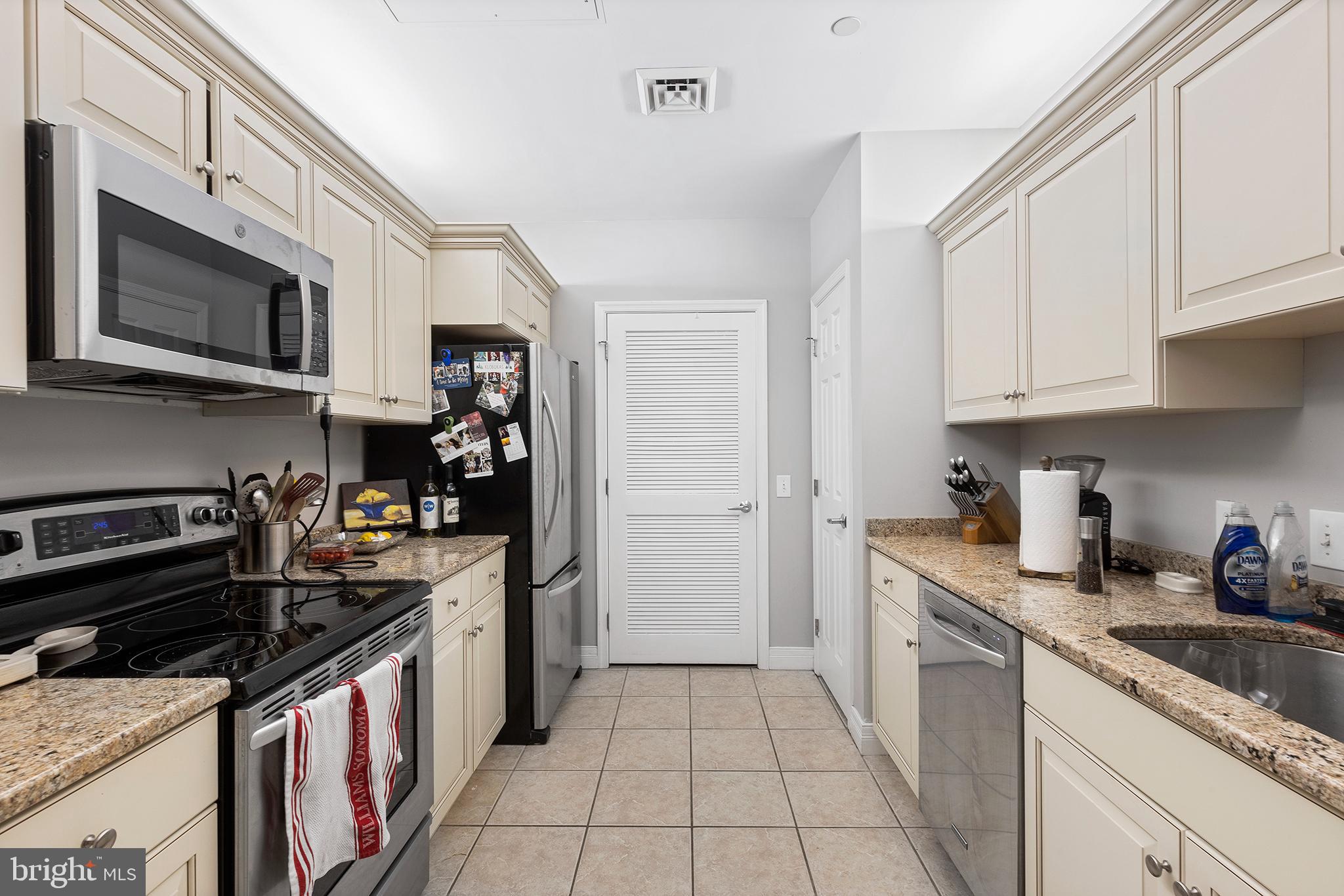 LOGAN SQUARE - Residential Lease