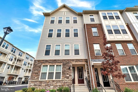 Photo of 902 California Drive NE, LEESBURG, VA 20176 (MLS # VALO2131386)