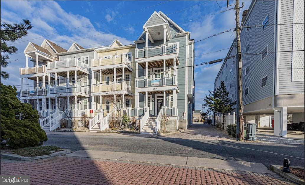 202 BAYVIEW LANE D 5