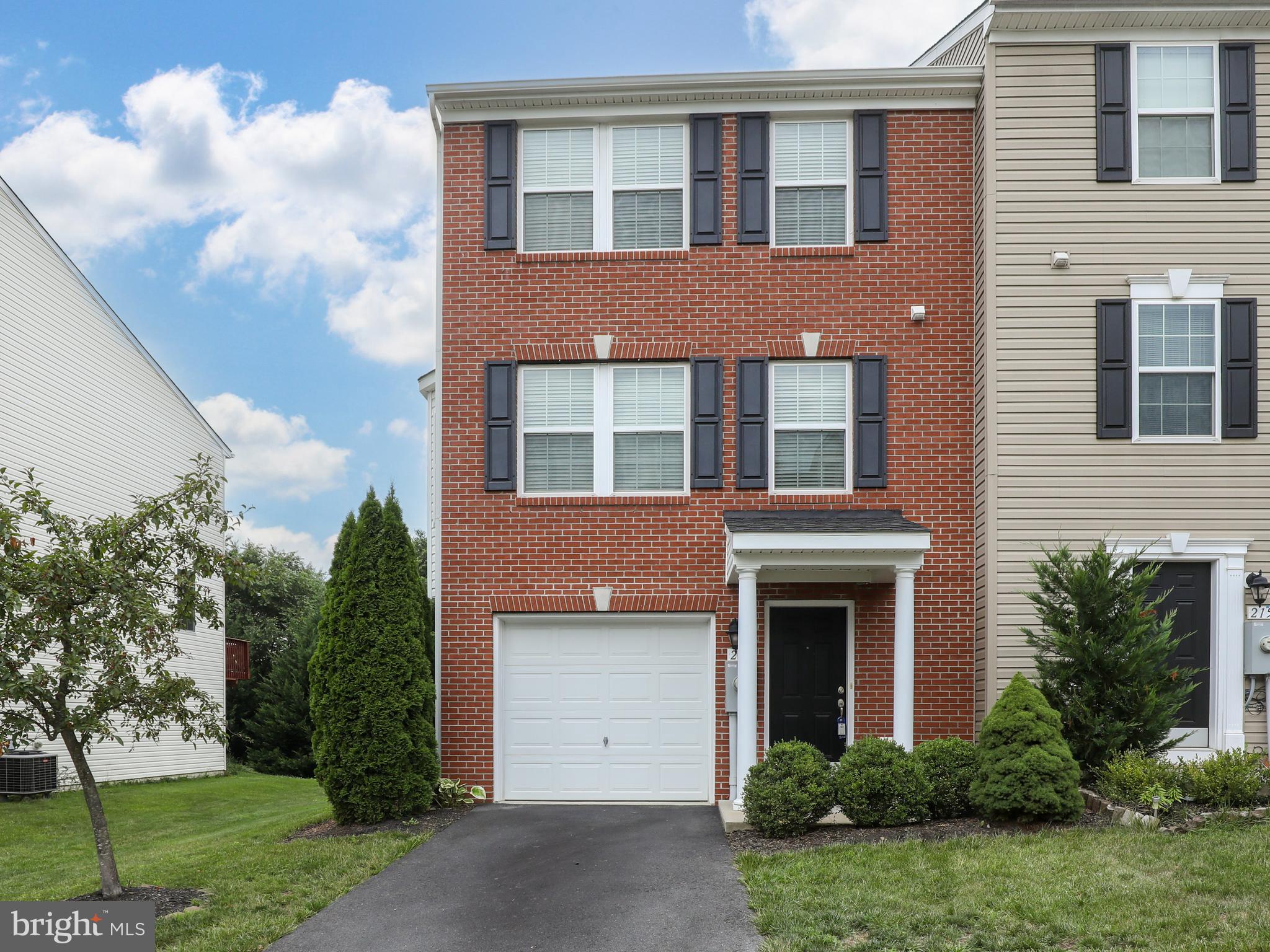 BROOKLAND MANOR - Residential